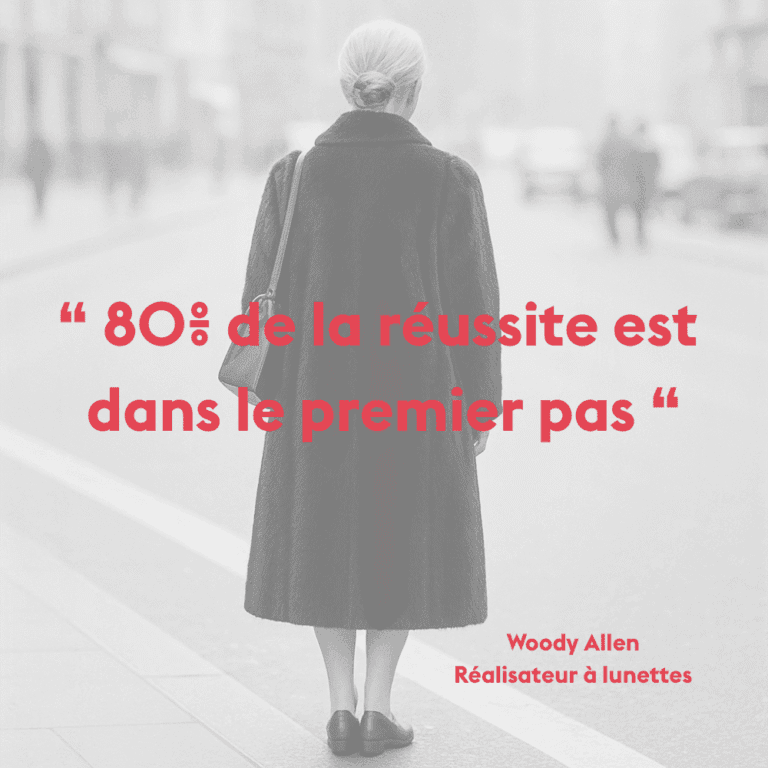 Femme de dos en manteau noir sur une avenue, citation “80% de la réussite est dans le premier pas”